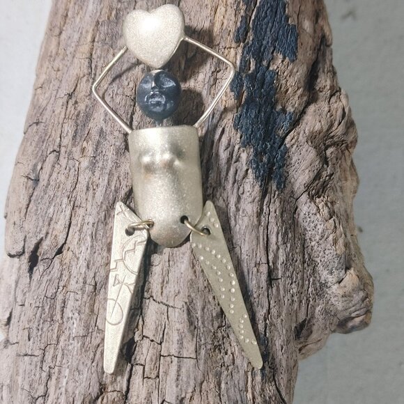 Lena Pin Brooch Woman Heart Tribal Design Vintage Handmade Brass Figurine Signed - Picture 9 of 12